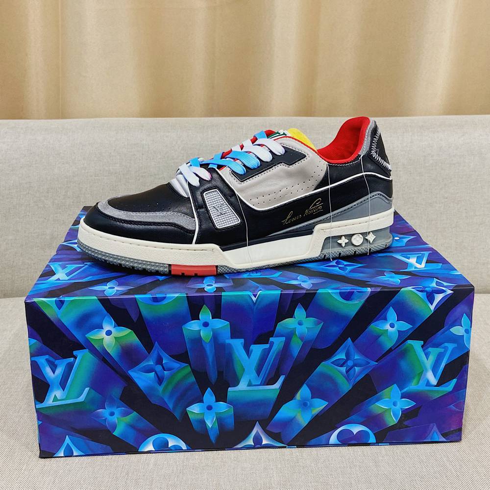 L*V SNEAKER
